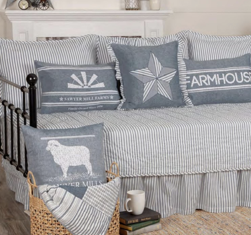 Day bed pillow arranging ideas