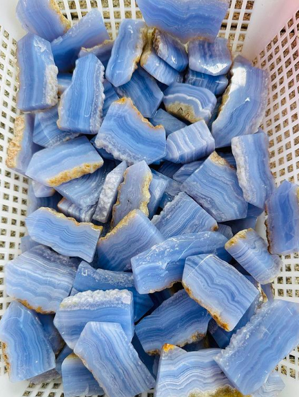 buying considerations for blue agate's crystal