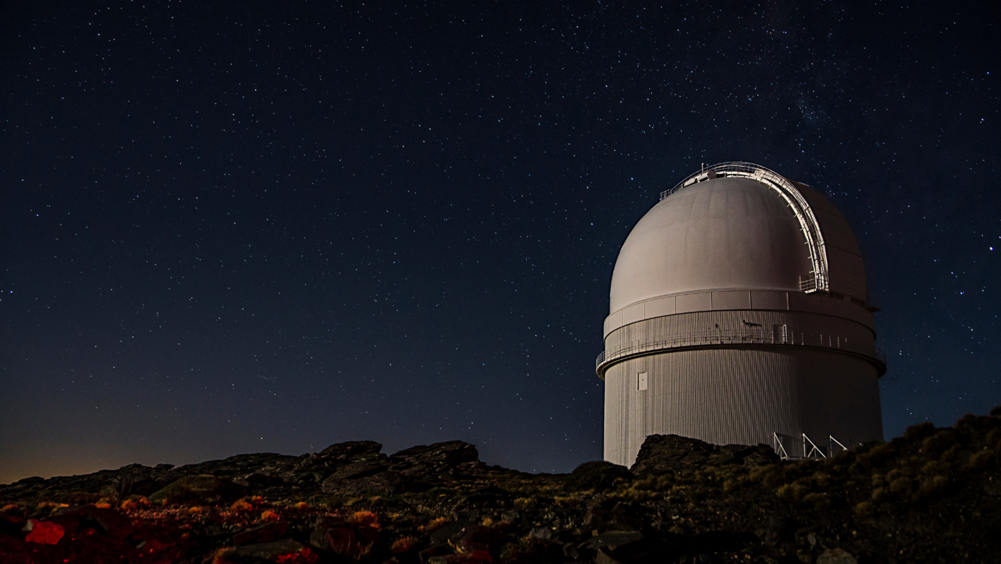 Observatories Across the Electromagnetic Spectrum, refracting telescope, reflecting telescope, large telescope