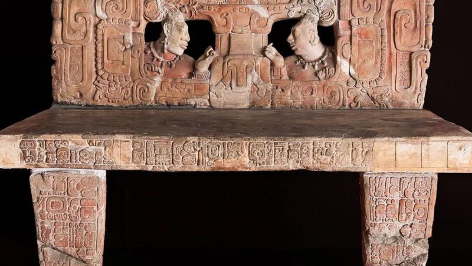 main features of Mayan art and sculpture