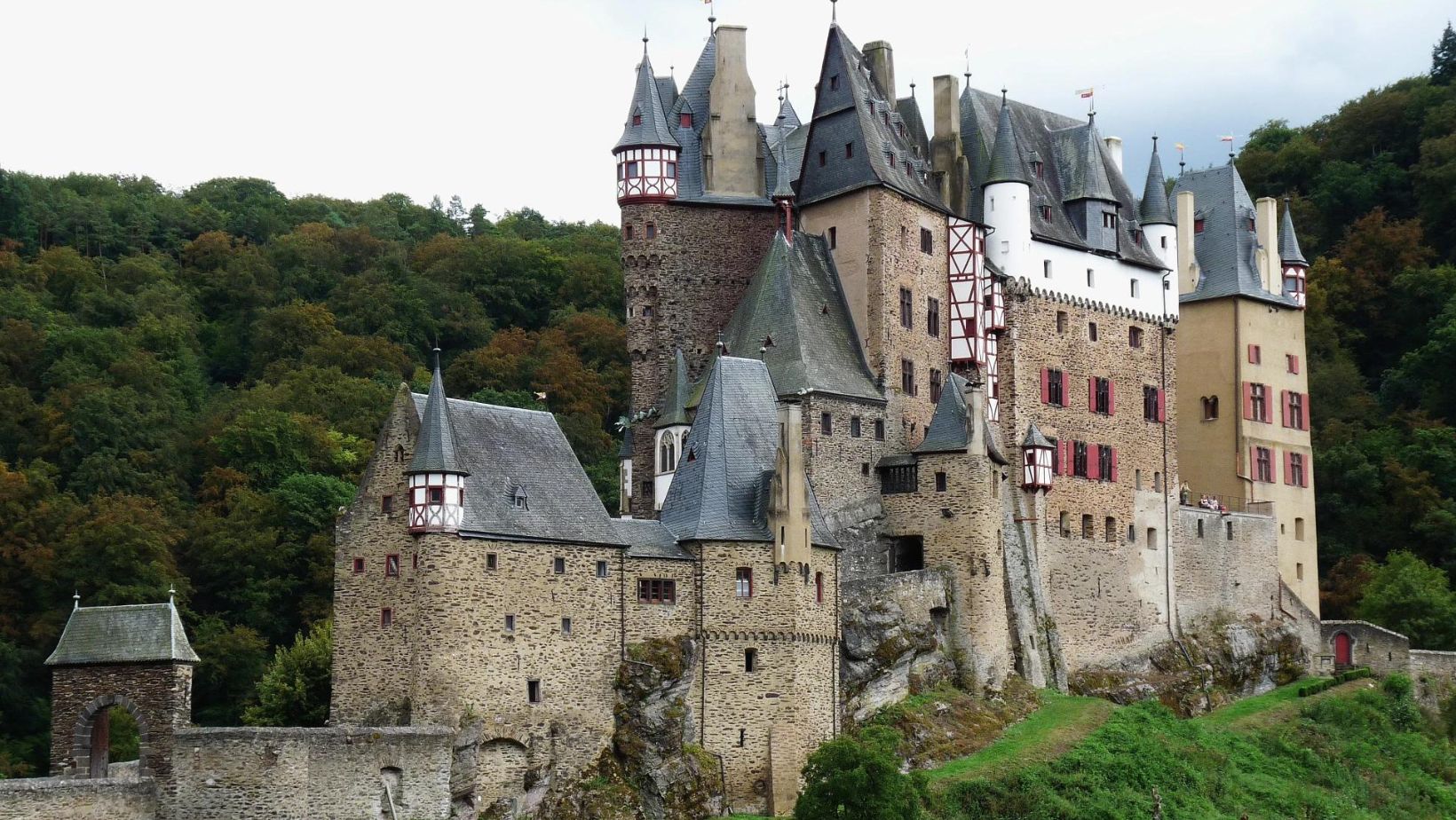 Eltz Castle history and ownership