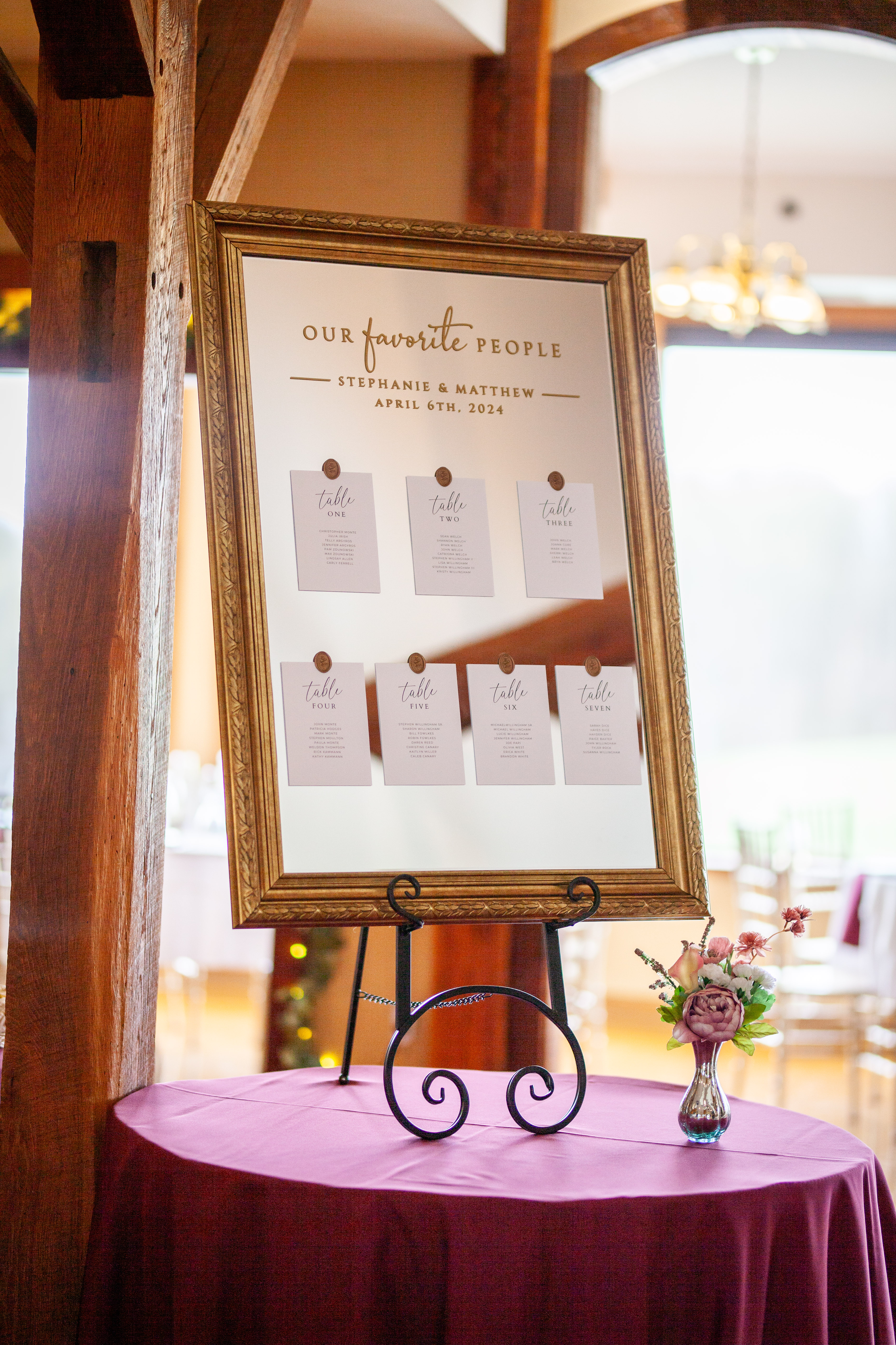 Mirror wedding seating chart at Morningside Inn wedding venue, a 2024 wedding trend of gold metallic frame